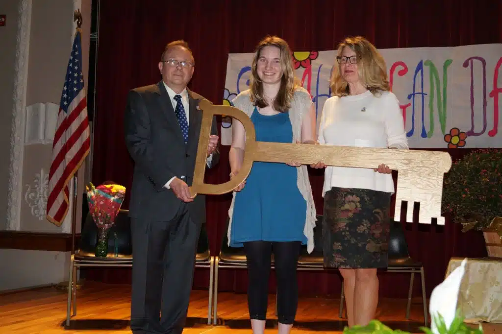 Photograph of Sarah Carter receiving key to the city of Drumright, OK 