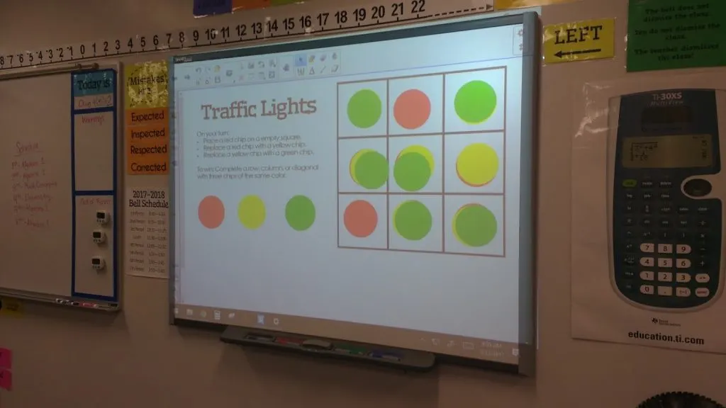 traffic lights game on smartboard 