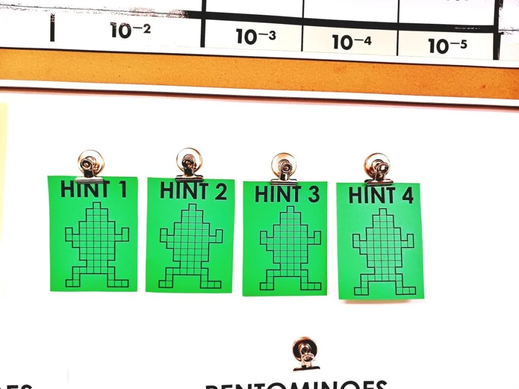 kartu petunjuk untuk teka-teki pentomino katak dicetak pada stok kartu hijau 
